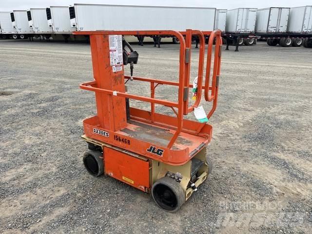 JLG 1230ES Vertical mast lifts