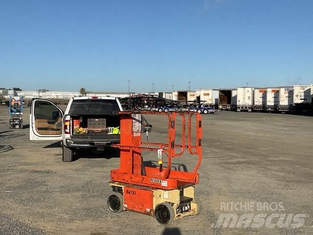 JLG 1230ES Vertical mast lifts
