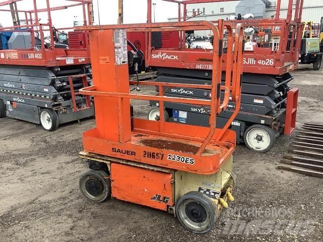 JLG 1230ES Vertical mast lifts