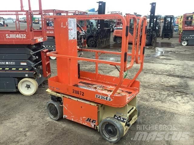 JLG 1230ES Vertical mast lifts