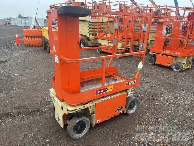 JLG 1230ES Vertical mast lifts