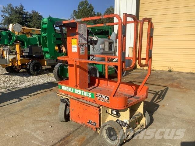 JLG 1230ES Vertical mast lifts