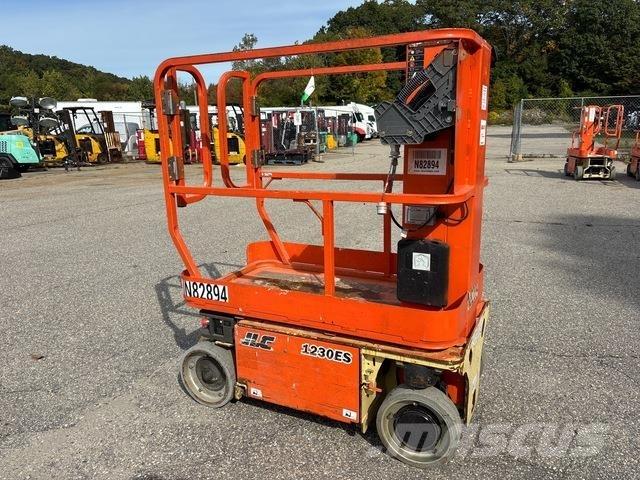 JLG 1230ES Vertical mast lifts