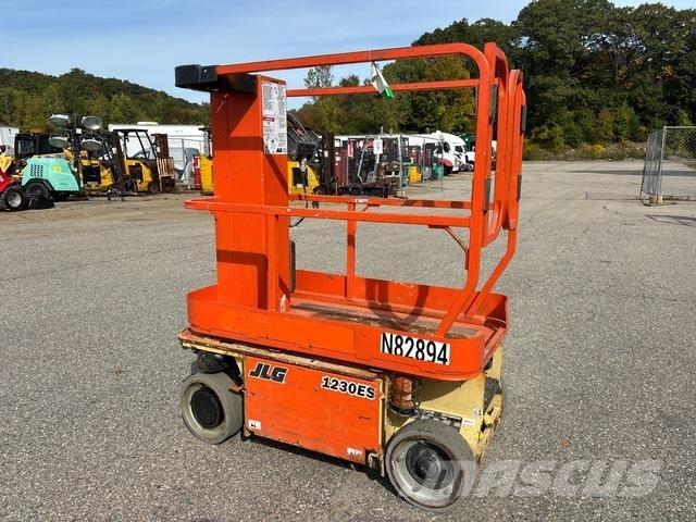 JLG 1230ES Vertical mast lifts