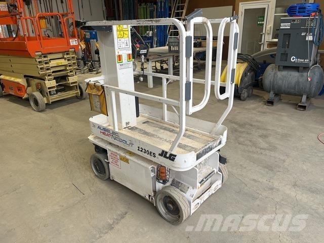JLG 1230ES Vertical mast lifts