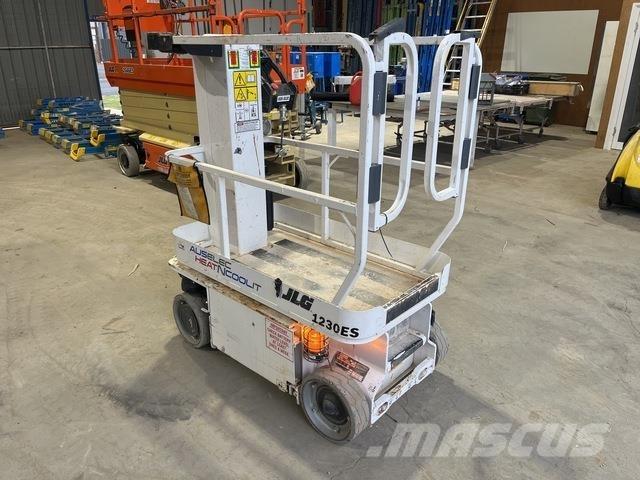 JLG 1230ES Vertical mast lifts