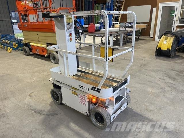 JLG 1230ES Vertical mast lifts