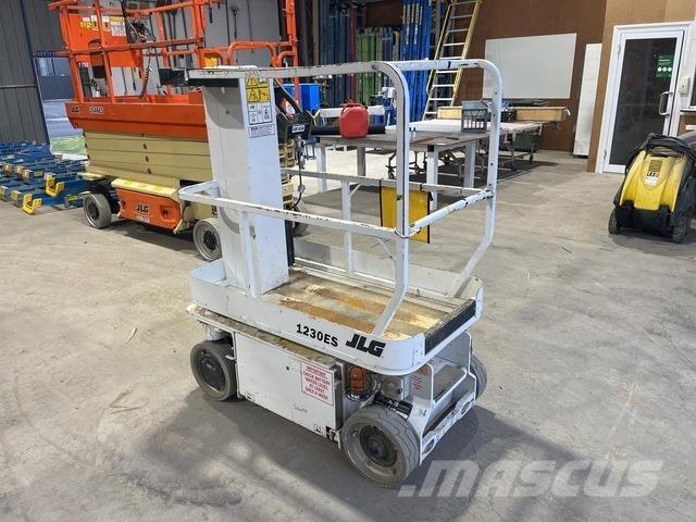 JLG 1230ES Vertical mast lifts