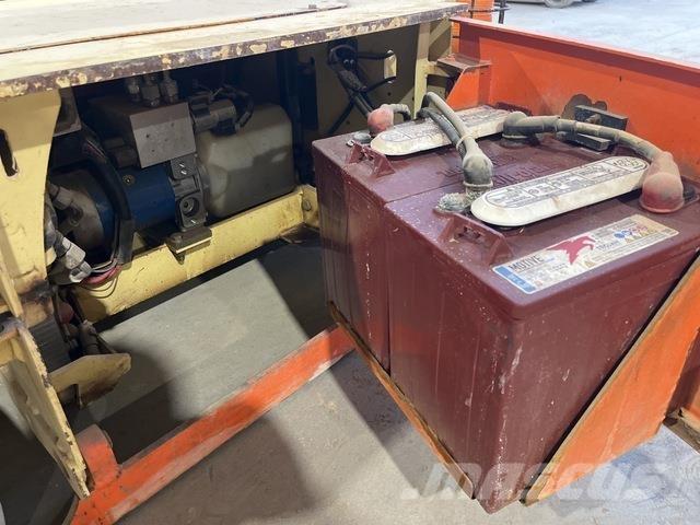 JLG 1230ES Vertical mast lifts