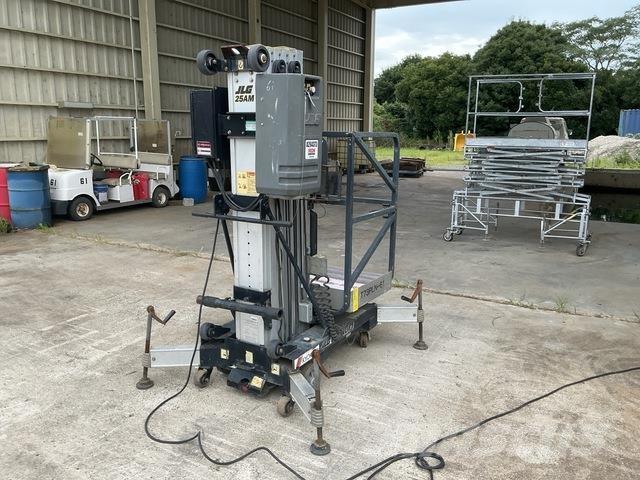 JLG 25AM-AC Vertical mast lifts