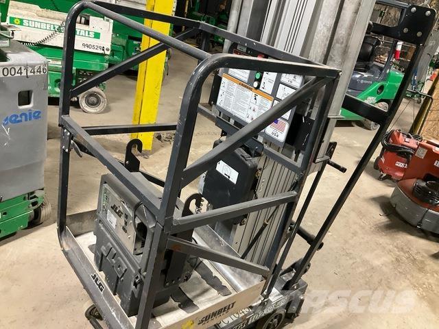 JLG 36AM Vertical mast lifts