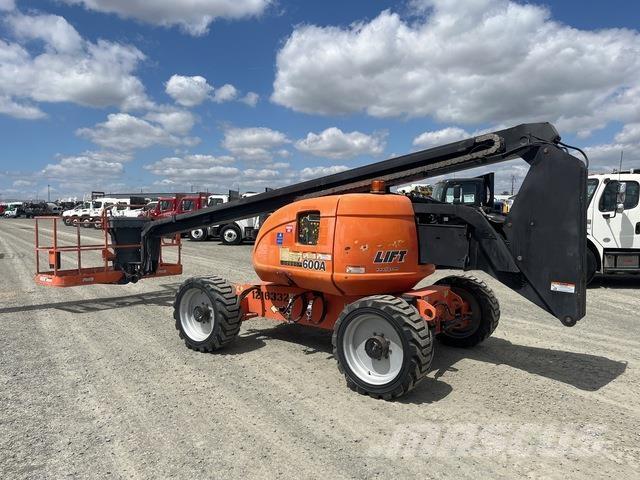JLG 600A Articulated boom lifts