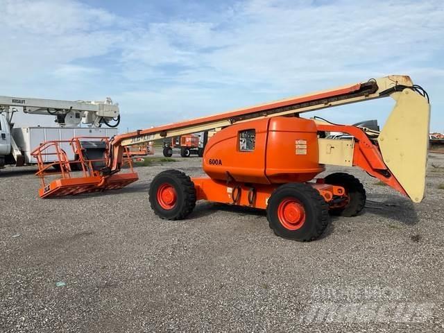 JLG 600A Articulated boom lifts