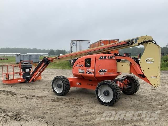 JLG 600AJ Articulated boom lifts