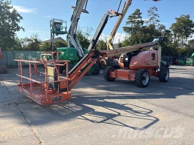 JLG 600AJ Articulated boom lifts