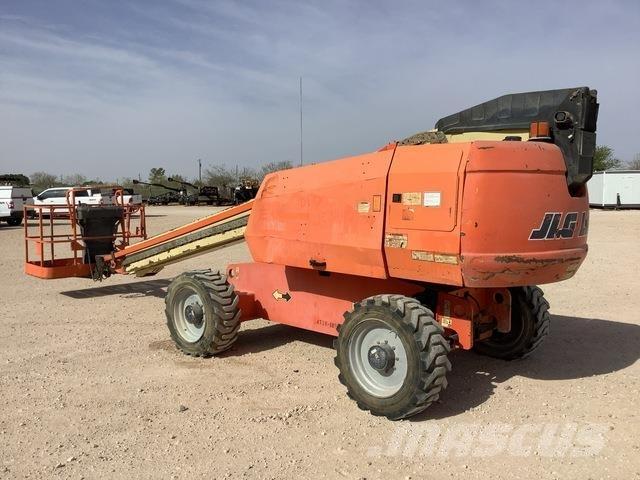 JLG 600S Telescopic boom lifts