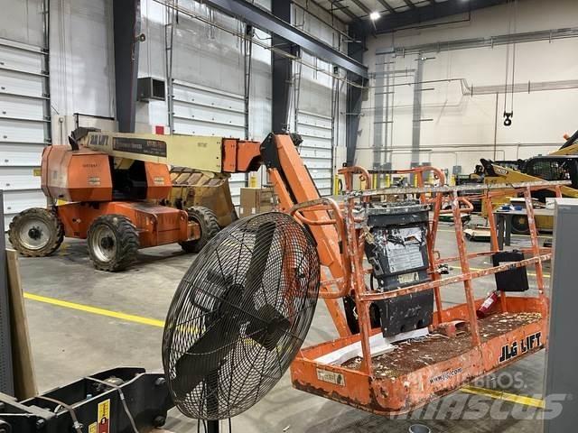 JLG 660SL Articulated boom lifts