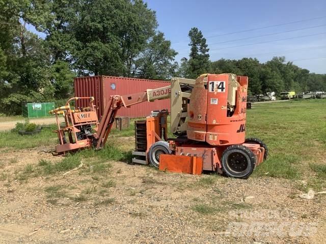 JLG E300AJ Articulated boom lifts