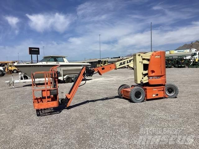 JLG E300AJP Articulated boom lifts