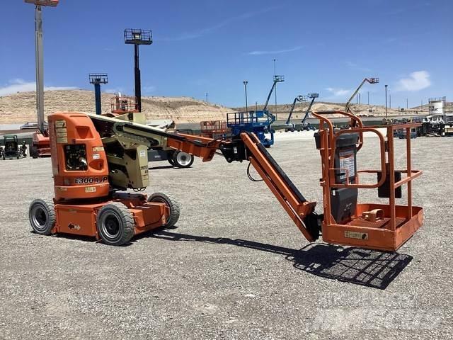 JLG E300AJP Articulated boom lifts