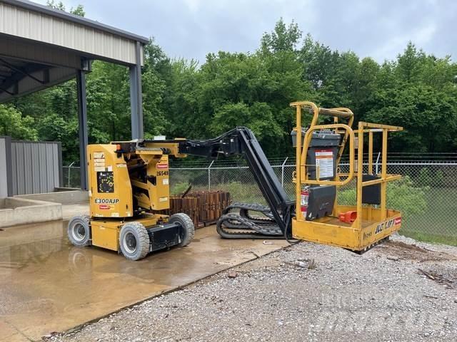 JLG E300AJP Articulated boom lifts