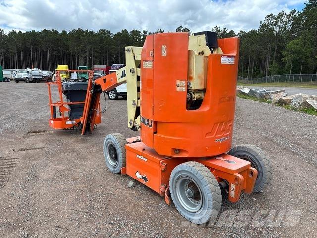 JLG E300AJP Articulated boom lifts