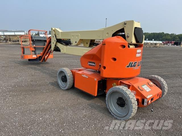 JLG E450AJ Articulated boom lifts