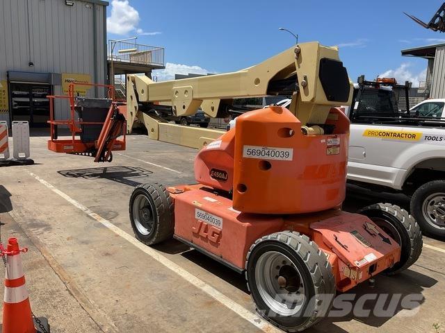 JLG E450AJ Articulated boom lifts