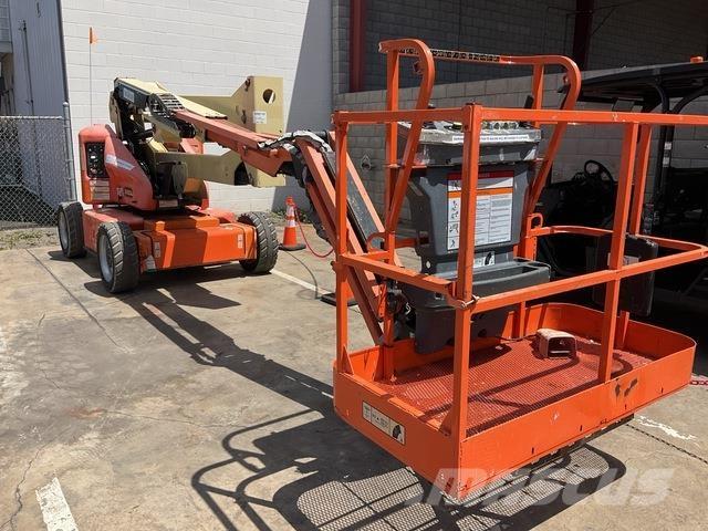 JLG E450AJ Articulated boom lifts