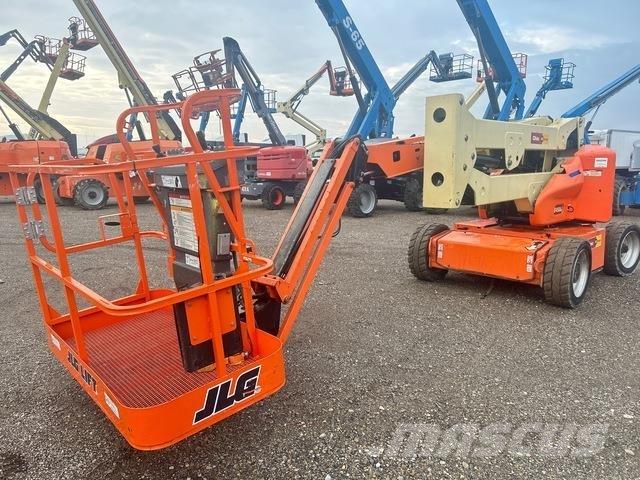 JLG E450AJ Articulated boom lifts