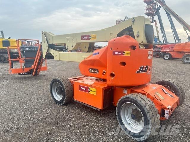 JLG E450AJ Articulated boom lifts