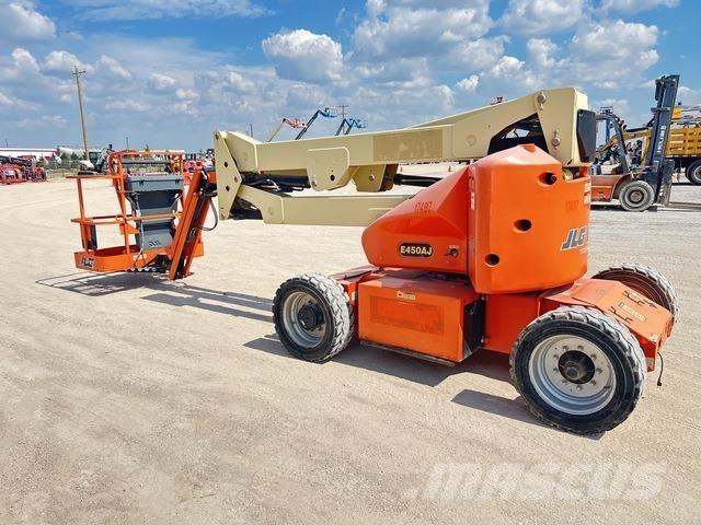 JLG E450AJ Articulated boom lifts