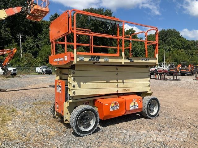 JLG M4069 Scissor Lifts