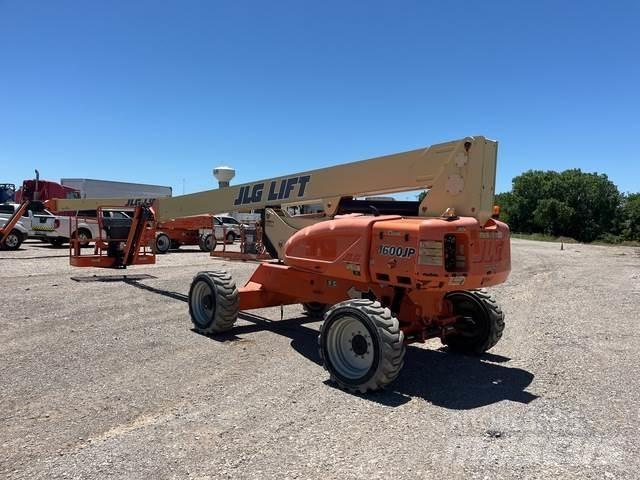 JLG M600JP Articulated boom lifts