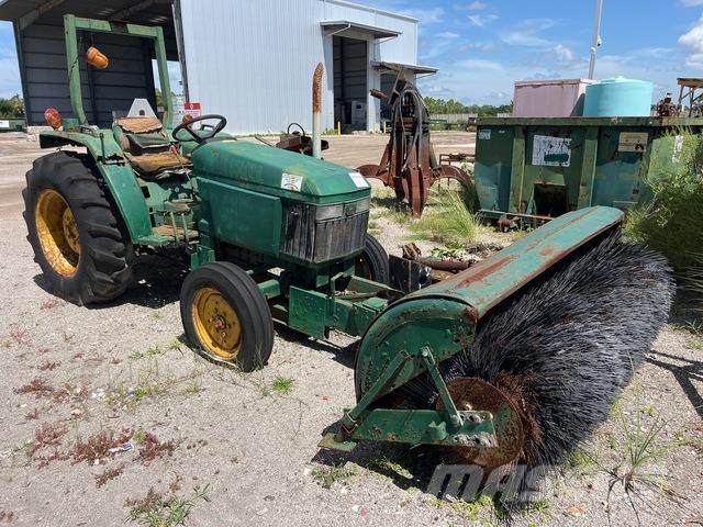 John Deere 970 Indoor sweepers