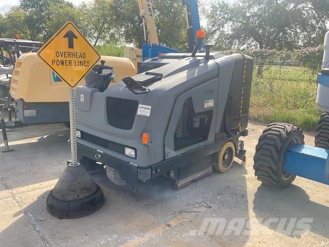 Kärcher B300 Indoor sweepers