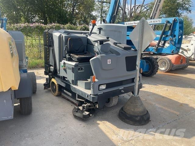 Kärcher B300 Indoor sweepers