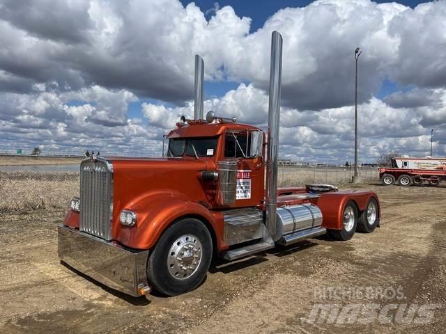 Kenworth 925 Conventional Trucks / Tractor Trucks