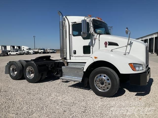 Kenworth T440 Conventional Trucks / Tractor Trucks