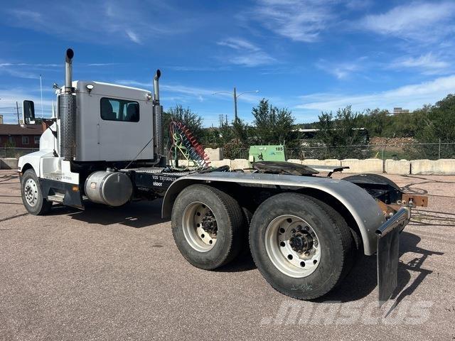 Kenworth T600 Conventional Trucks / Tractor Trucks