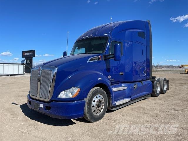 Kenworth T680 Conventional Trucks / Tractor Trucks