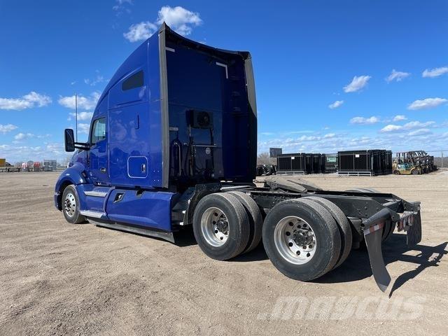 Kenworth T680 Conventional Trucks / Tractor Trucks
