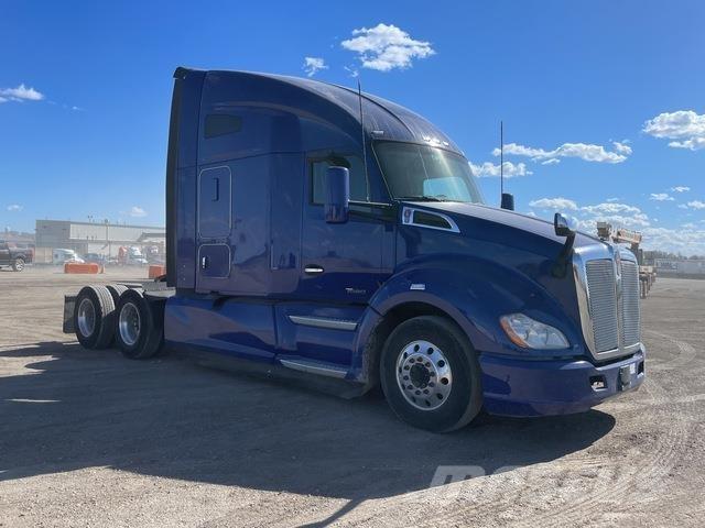 Kenworth T680 Conventional Trucks / Tractor Trucks