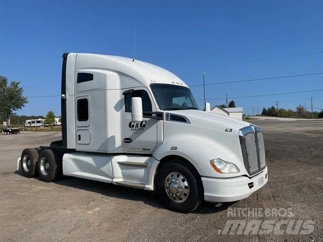 Kenworth T680 Conventional Trucks / Tractor Trucks