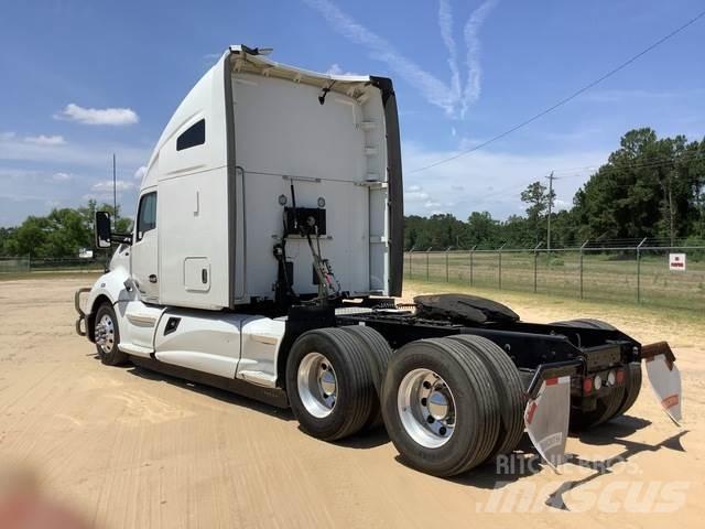 Kenworth T680 Conventional Trucks / Tractor Trucks
