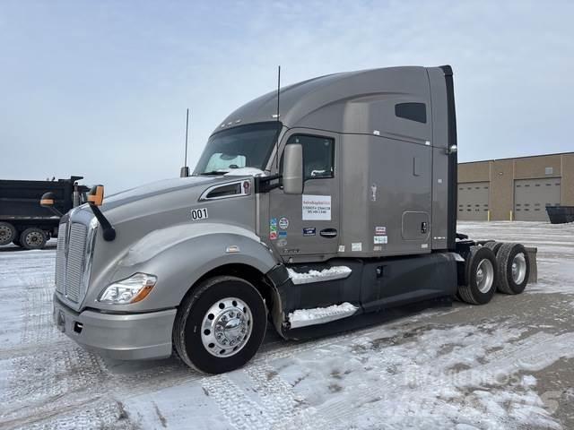 Kenworth T680 Conventional Trucks / Tractor Trucks