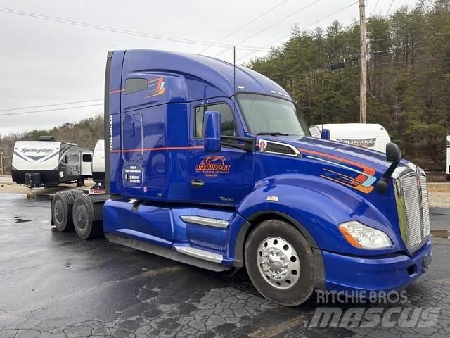 Kenworth T680 Conventional Trucks / Tractor Trucks
