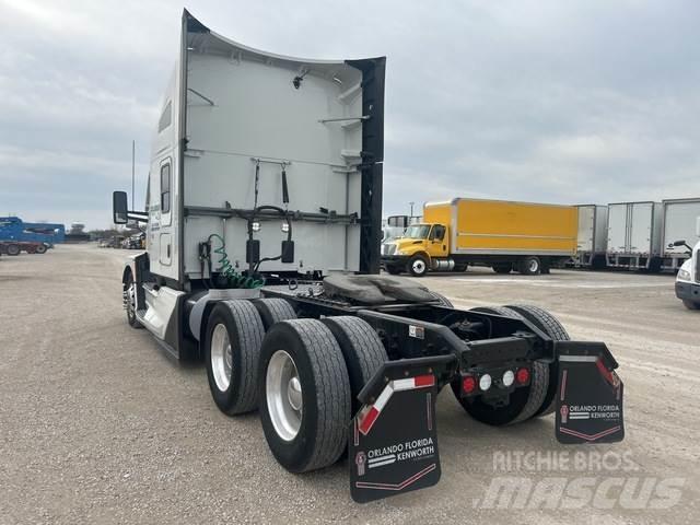 Kenworth T680 Conventional Trucks / Tractor Trucks