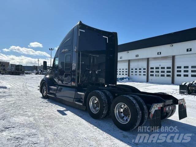 Kenworth T680 Conventional Trucks / Tractor Trucks