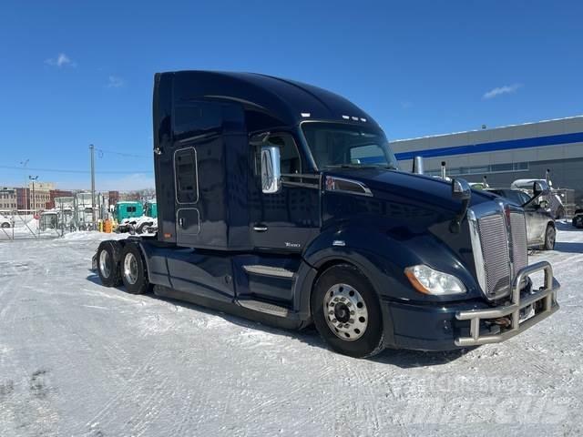 Kenworth T680 Conventional Trucks / Tractor Trucks